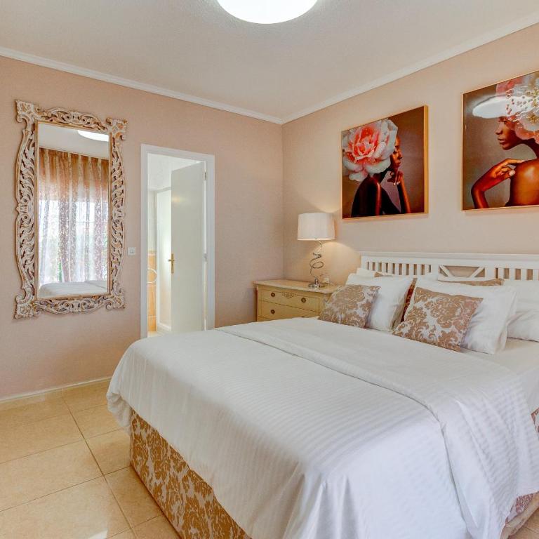 3-bedroom Bella Villa with own pool - Villa con vistas al mar - 25
