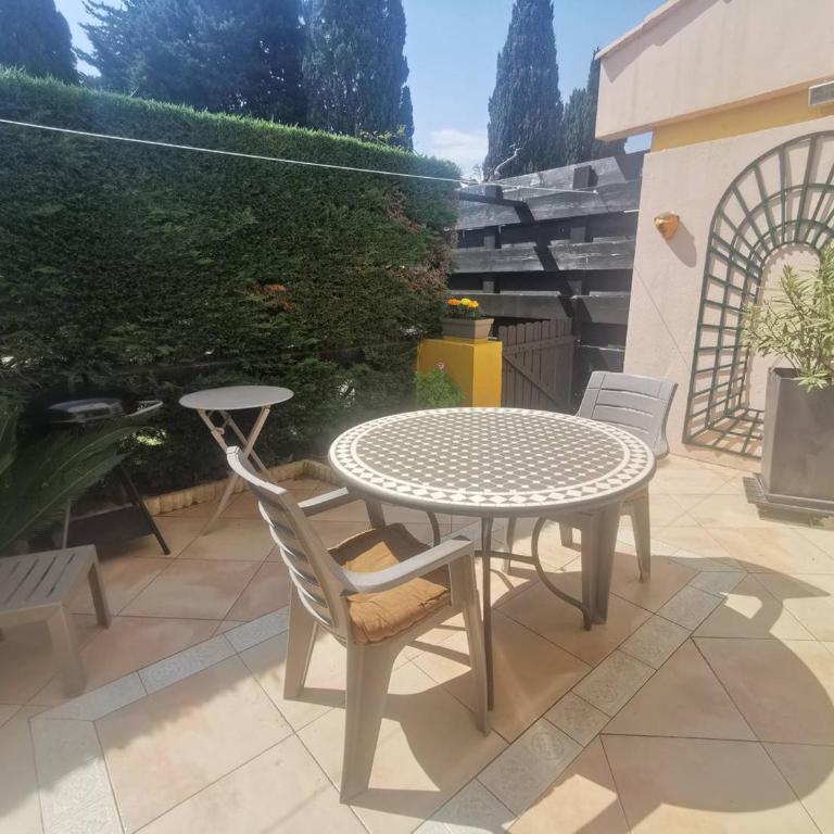 Appartement avec accès piscine - 4 pers. - FR-1-880-81 - Appartement - 2