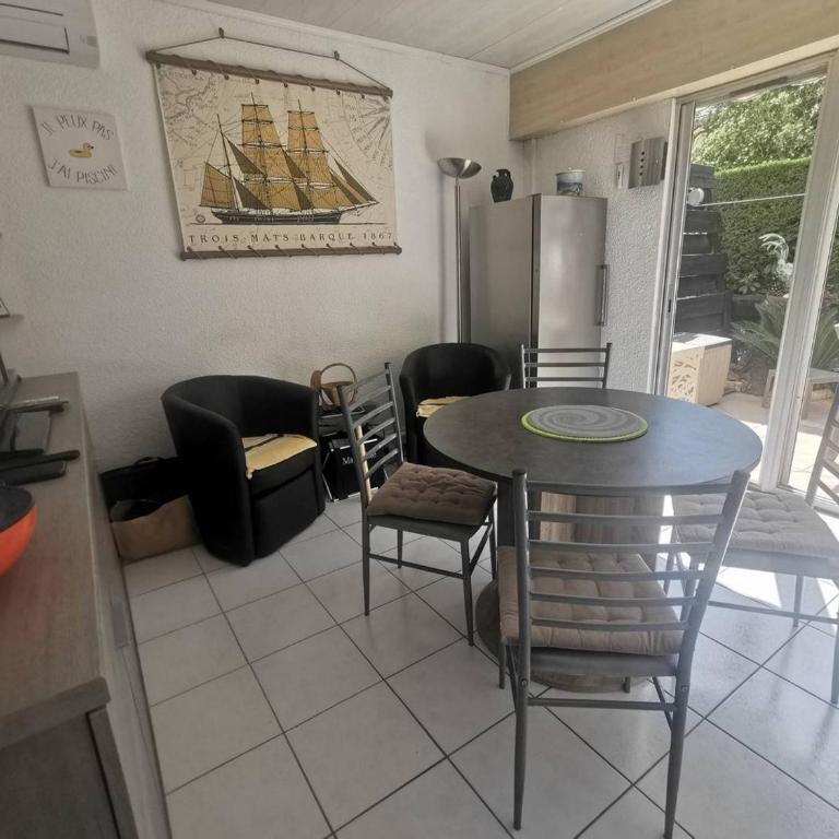Appartement avec accès piscine - 4 pers. - FR-1-880-81 - Appartement - 7