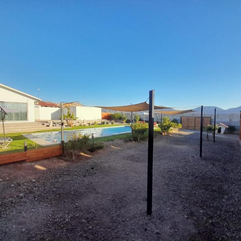 Casa acogedora con piscina y quincho - Casa con 1 dormitorio - 2