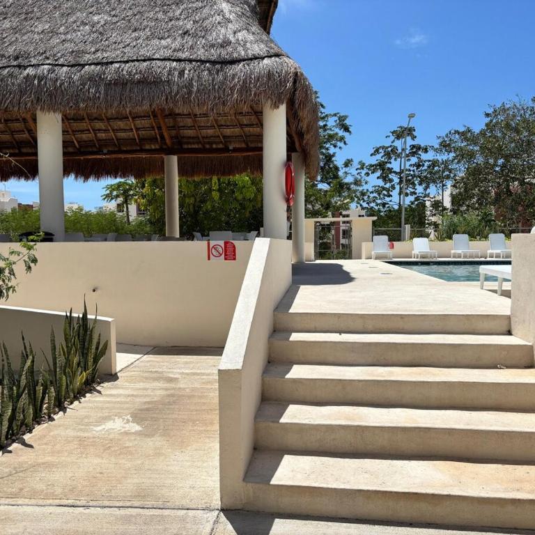 Beautiful Apartment with Pool View - Two-Bedroom Apartment - 3