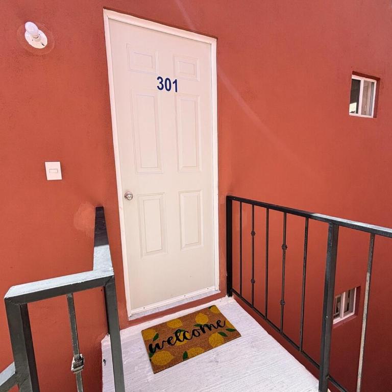 Beautiful Apartment with Pool View - Two-Bedroom Apartment - 16