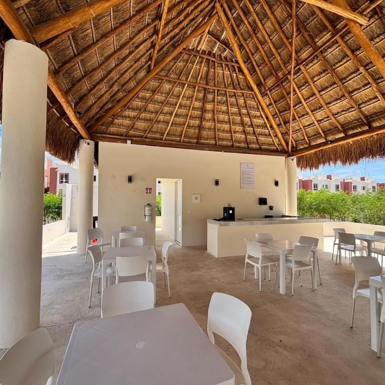 Beautiful Apartment with Pool View - Two-Bedroom Apartment - 54