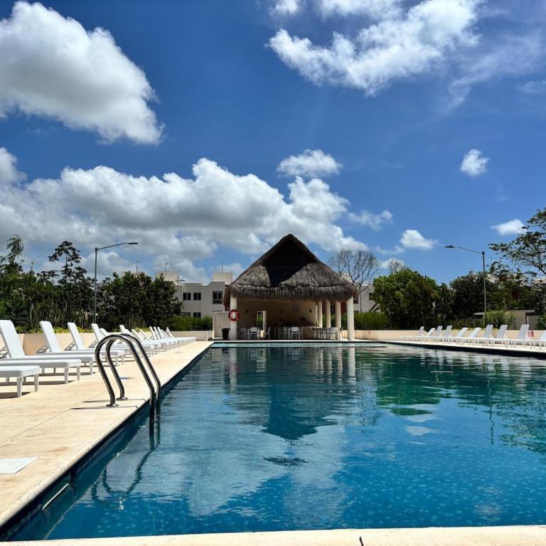 Beautiful Apartment with Pool View - Two-Bedroom Apartment - 68