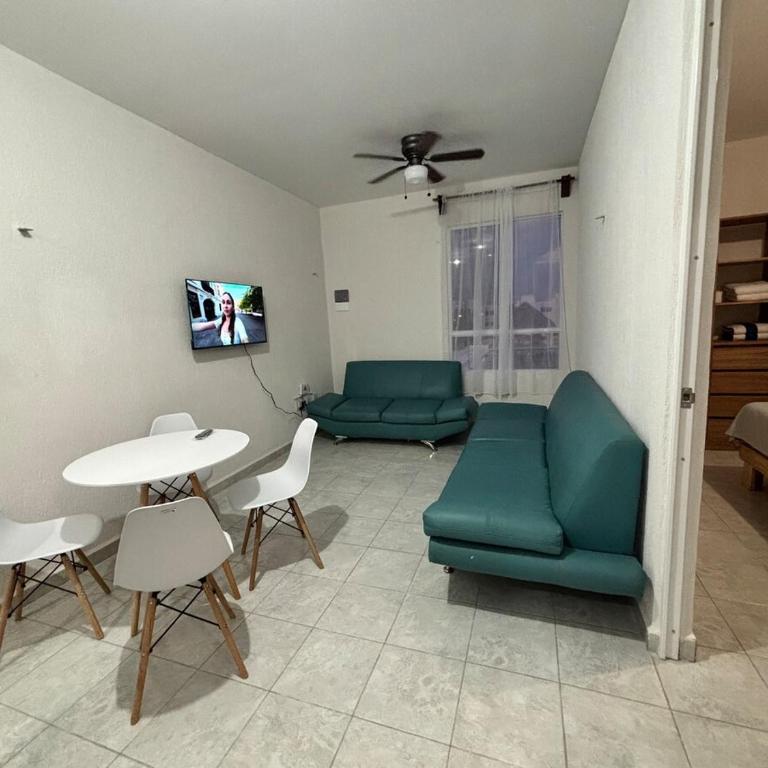 Beautiful Apartment with Pool View - Two-Bedroom Apartment - 96