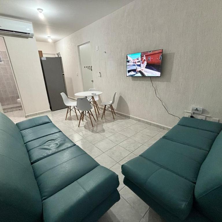 Beautiful Apartment with Pool View - Two-Bedroom Apartment - 98