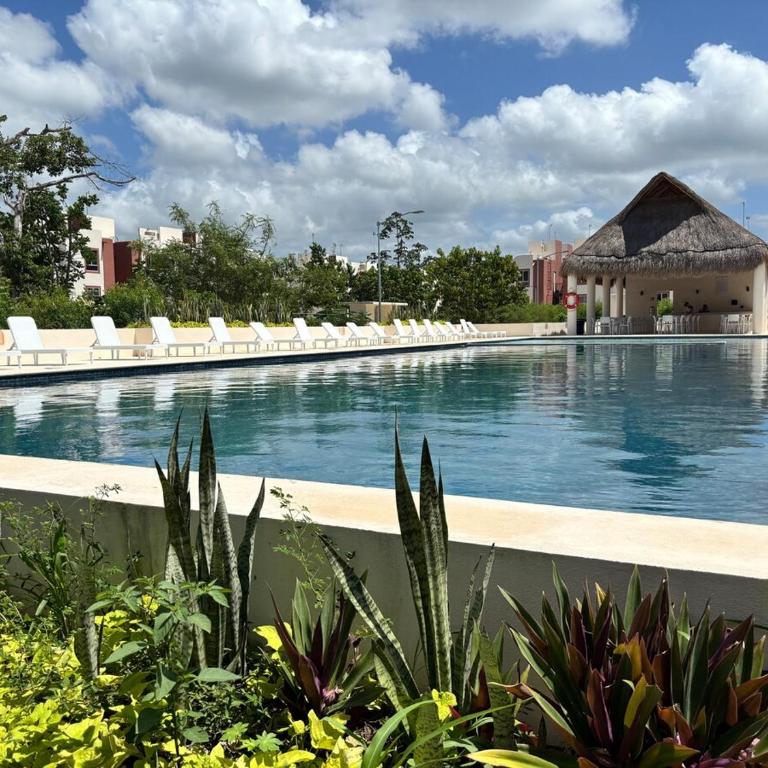 Beautiful Apartment with Pool View - Two-Bedroom Apartment - 100