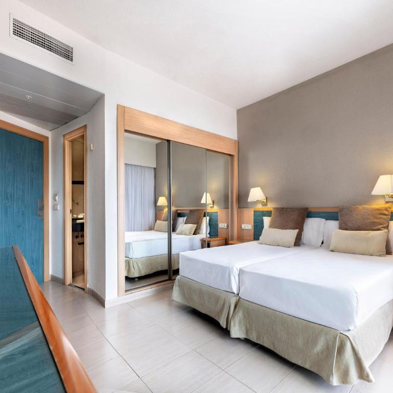 SOL by Meliá Príncipe - Habitación Sol con vistas laterales al mar - 4