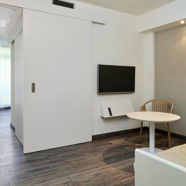 SOL by Meliá Príncipe - Suite Familiar Sol (2 adultos + 2 niños) - 2