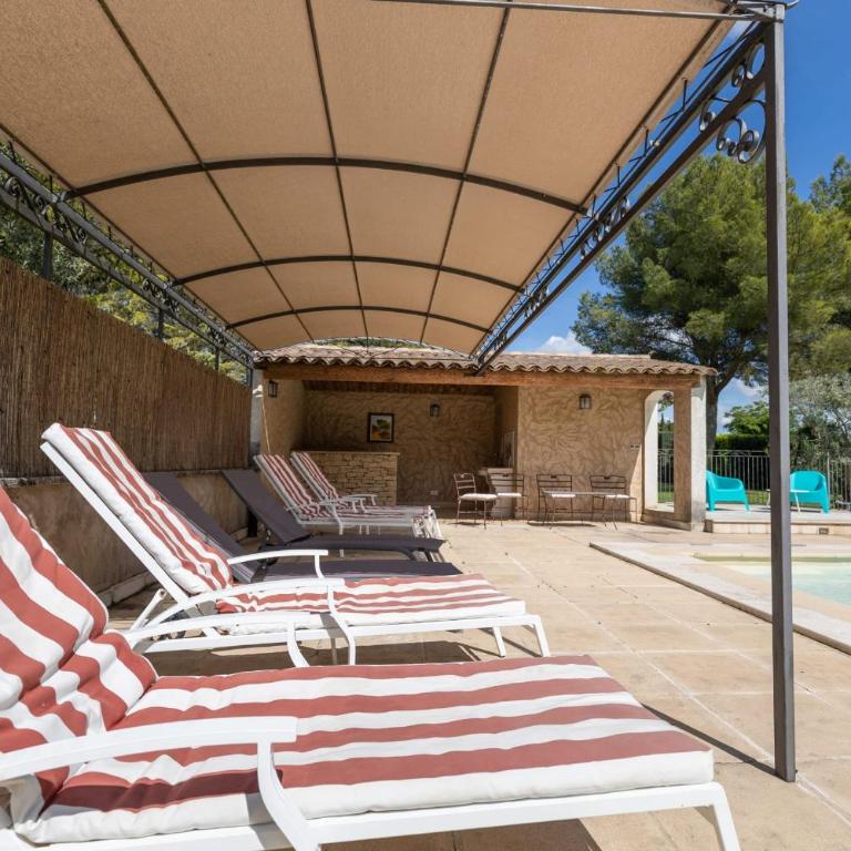 Lou Cigalon Mas provençal avec piscine - Maison de Vacances - 11