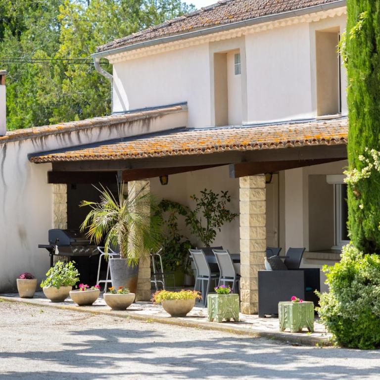 Lou Cigalon Mas provençal avec piscine - Maison de Vacances - 19