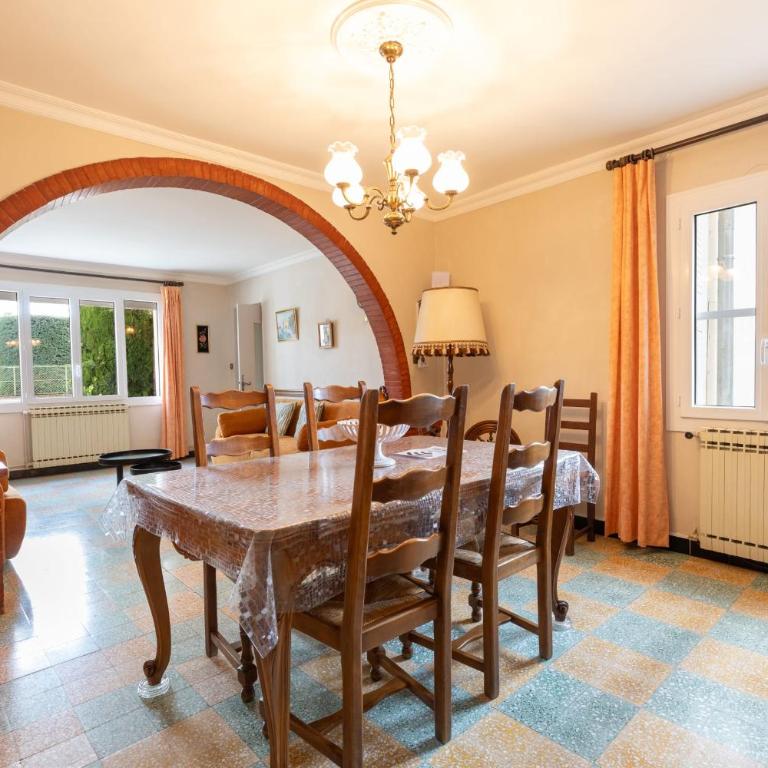 Lou Cigalon Mas provençal avec piscine - Maison de Vacances - 30