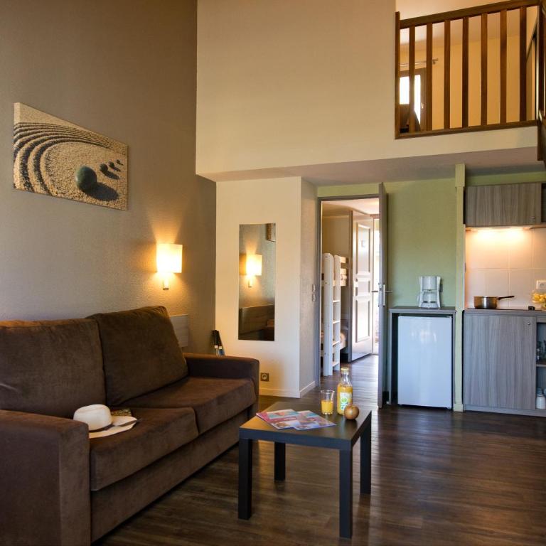 SOWELL Family Les Amandiers - Duplex Quadruple Room - 1