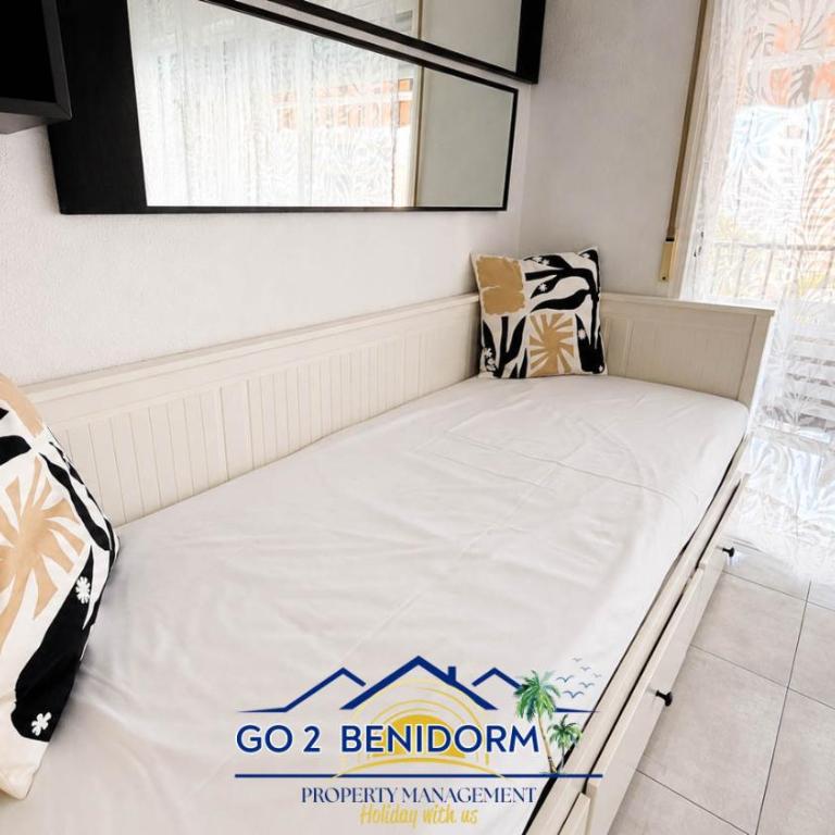 Bermuda Vibes Benidorm Pool View Terrace - Apartment with Pool View - 3