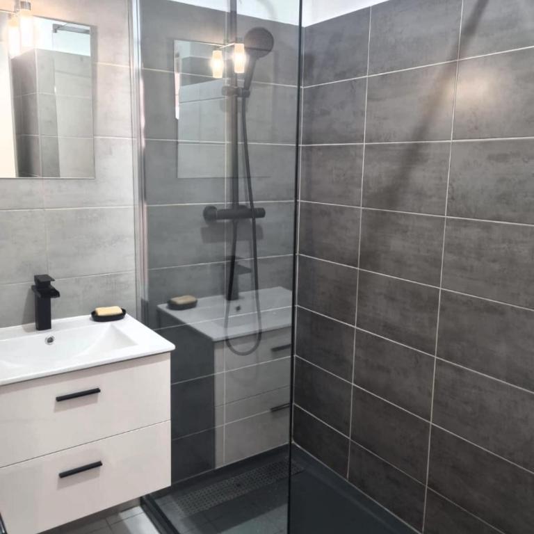 3 pièces avec vue mer exceptionnelle - changement de gestionnaire voir photos pour avis - Appartement 2 Chambres - 21