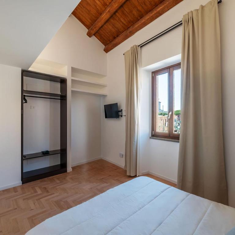 JOIVY Large 6-Bed Stay with Terrace near the Colosseum - Appartamento - 46