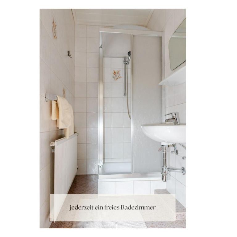 Ferienhaus Alpenblick, ganzes Ferienhaus, 5 Zi, 4 Bäder, gratis Parkplatz, Sonnenterrasse - Haus mit 5 Schlafzimmern - 8