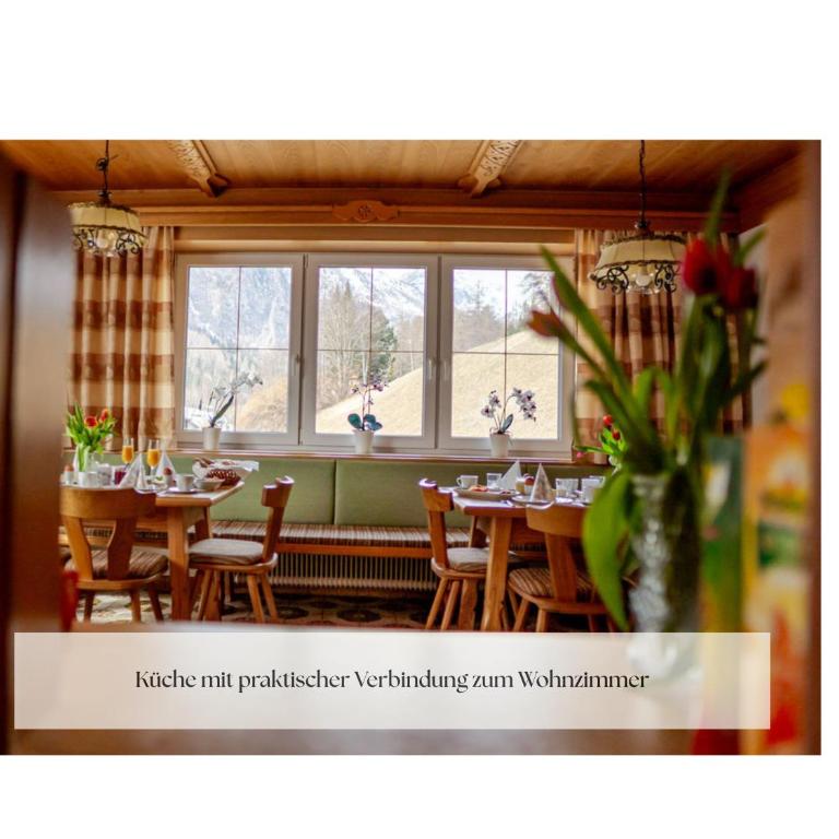 Ferienhaus Alpenblick, ganzes Ferienhaus, 5 Zi, 4 Bäder, gratis Parkplatz, Sonnenterrasse - Haus mit 5 Schlafzimmern - 6