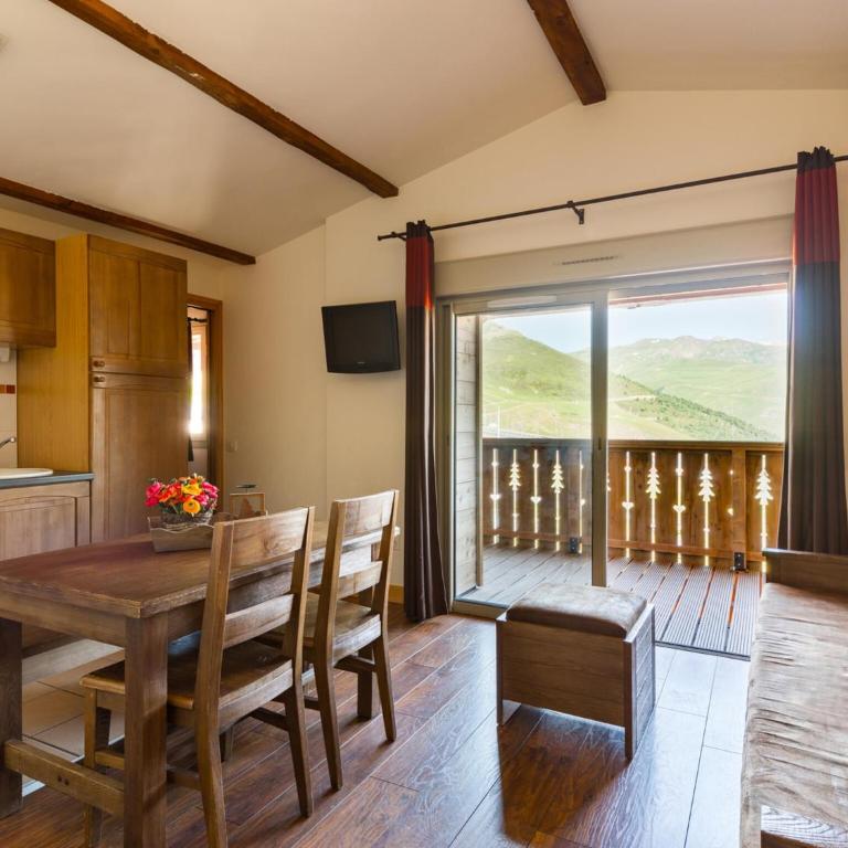 Spacious Mountain Apartment for 8 - Two-Bedroom Apartment - 1