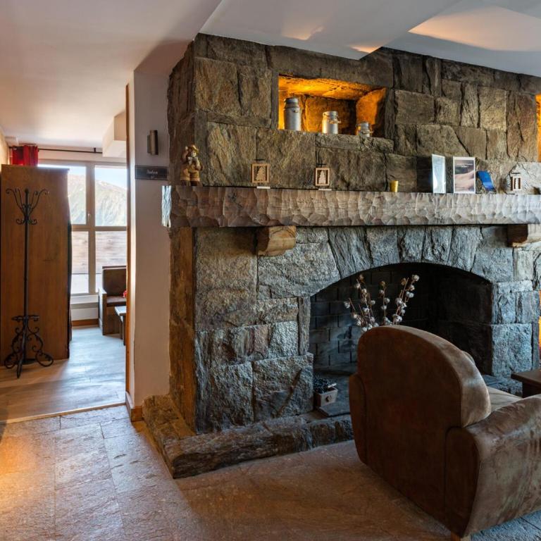 Spacious Mountain Apartment for 8 - Two-Bedroom Apartment - 14