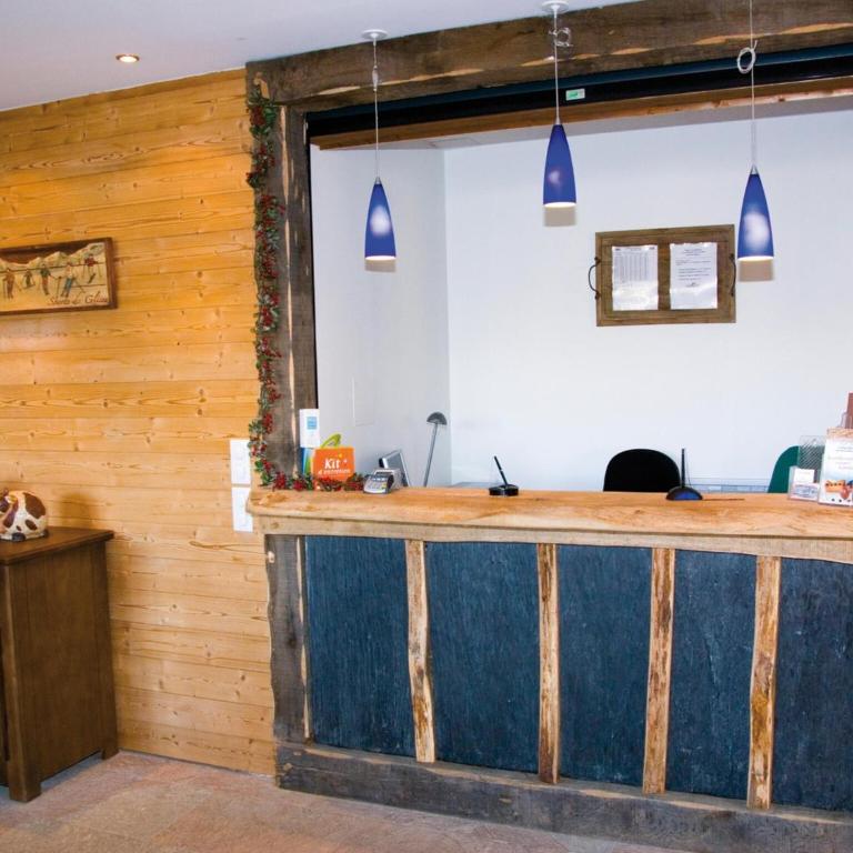 Spacious Mountain Apartment for 8 - Two-Bedroom Apartment - 10