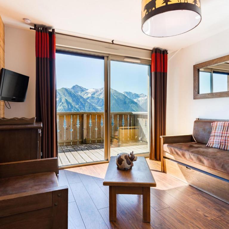 Spacious Mountain Apartment for 8 - Two-Bedroom Apartment - 11