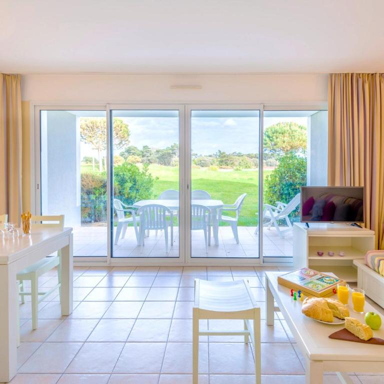 Atlantic getaway in the Vendée - Two-Bedroom Apartment - 17