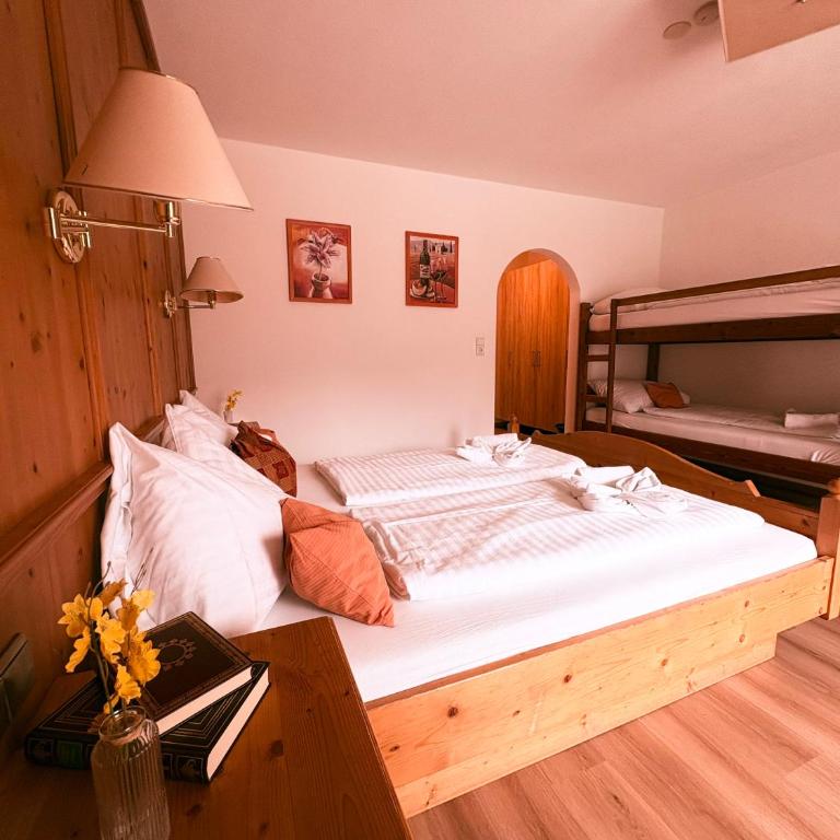 Sidan Hotel Restaurant & Pizzeria - Superior Dreibettzimmer - 2