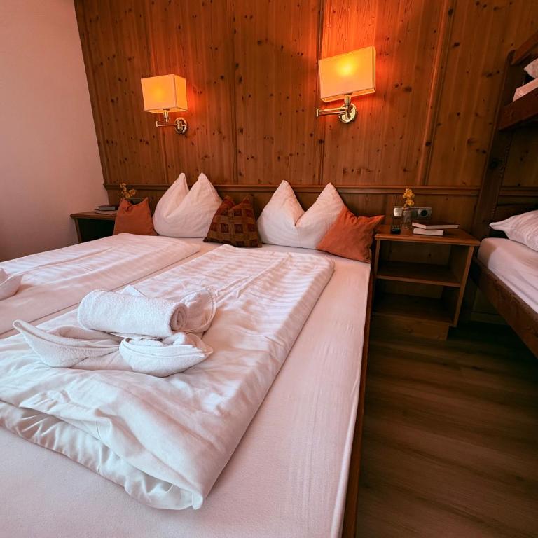 Sidan Hotel Restaurant & Pizzeria - Superior Dreibettzimmer - 3