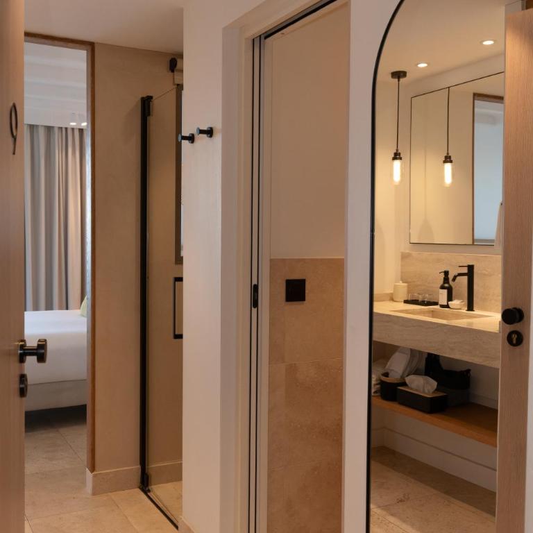 Les Roches Brunes - Chambre Double de 17 m² avec Balcon - Vue sur Mer - 4