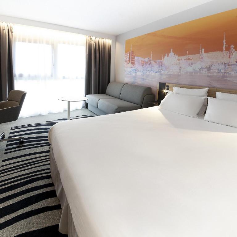 Novotel Clermont-Ferrand - Chambre Lit Queen-Size Supérieure avec Canapé-Lit - 1