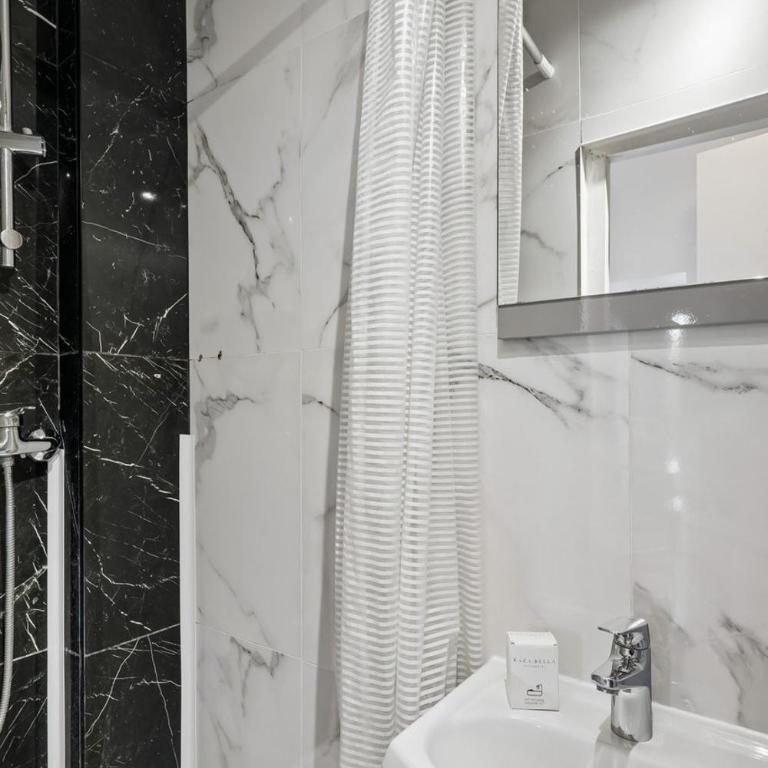 KAZA BELLA - Canal Saint Martin Pieds dans l'eau 2 - Appartement - 9