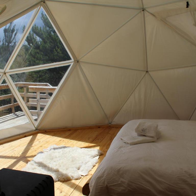 Baker Domo Lodge - Deluxe Double Room with River View - 1