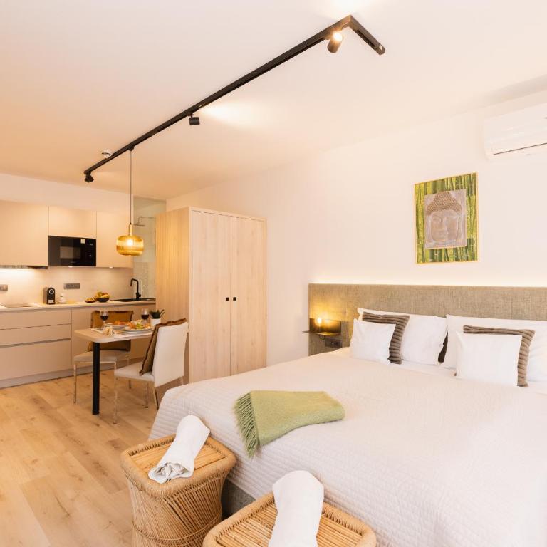 Apartments GoldRain - Monolocale con Balcone - 2