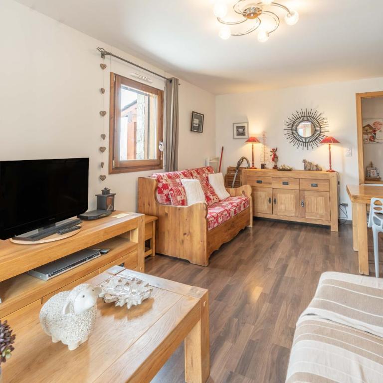 Le Madres - Two-Bedroom Apartment with Mountain View - 2