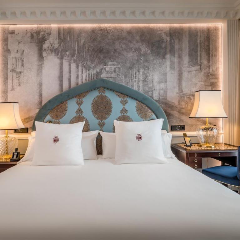 Gran Hotel Claridge Granada - Preferred Hotels & Resorts - Deluxe Grand Patio - 1