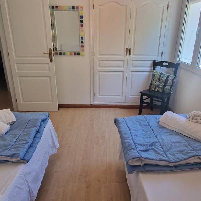 Beachfront Villa - Villa - 23