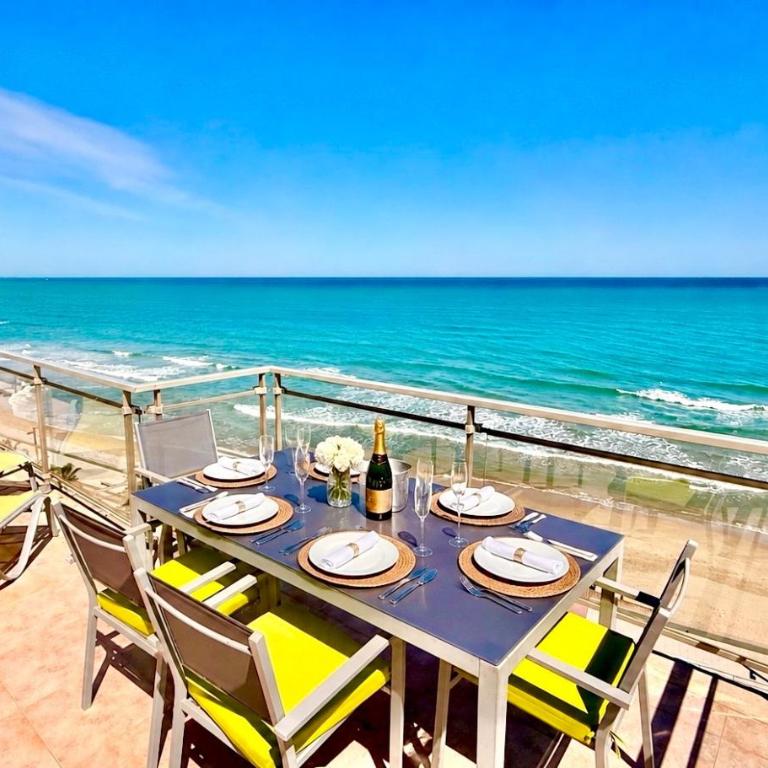 Beachfront Penthouse 360 Large Private Terrace - Apartamento - 3