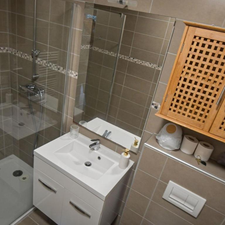 Xena - Studio with terrace Aspretto - by Tgb - Appartement - 24