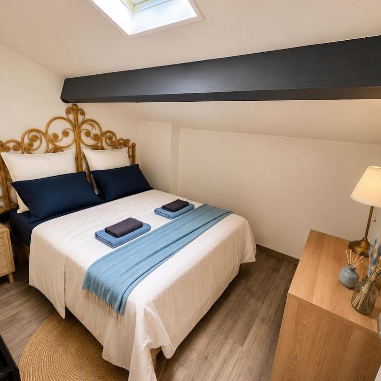 Maison familiale renovée proche des plages avec plusieurs piscines dont une couverte chauffée parking, wifi, plancha - Maison 3 Chambres - 5