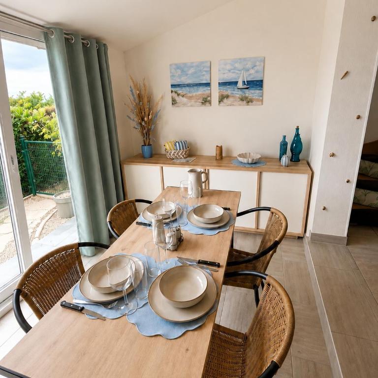 Maison familiale renovée proche des plages avec plusieurs piscines dont une couverte chauffée parking, wifi, plancha - Maison 3 Chambres - 8