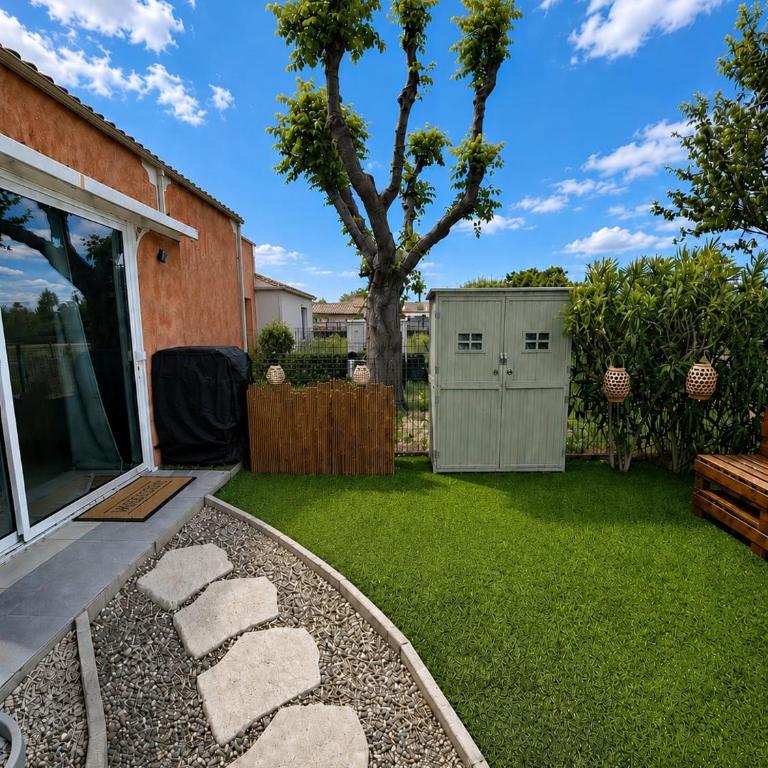Maison familiale renovée proche des plages avec plusieurs piscines dont une couverte chauffée parking, wifi, plancha - Maison 3 Chambres - 11