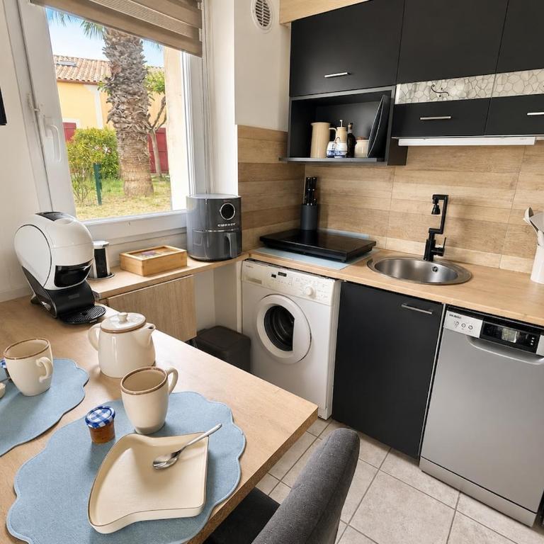 Maison familiale renovée proche des plages avec plusieurs piscines dont une couverte chauffée parking, wifi, plancha - Maison 3 Chambres - 19