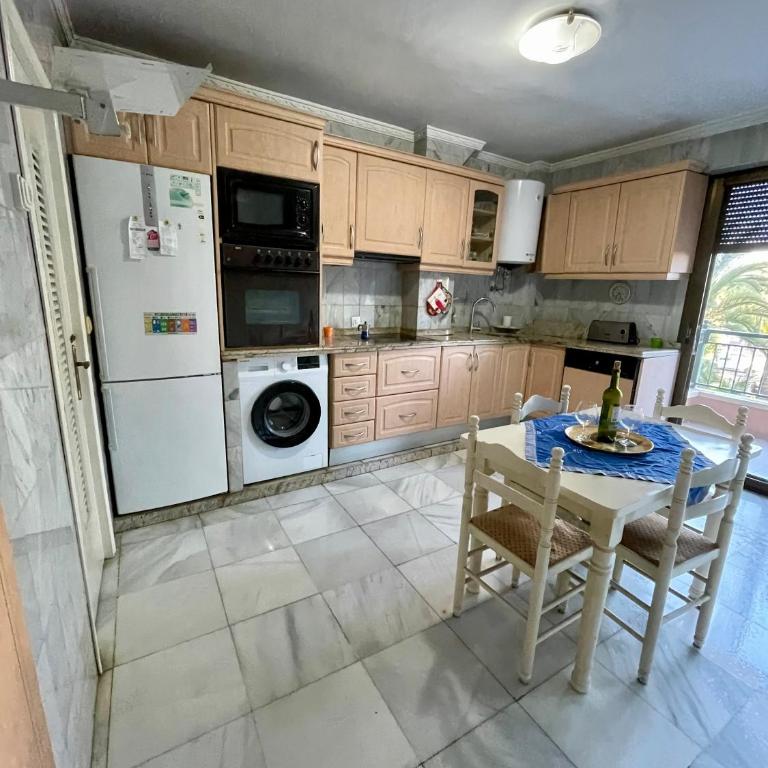 Apartment Alicante M&A - Two-Bedroom Apartment with Harbor View - 1
