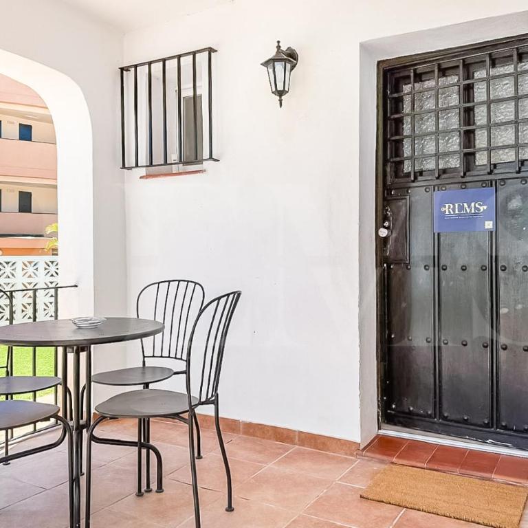Relaxing Villa with Pool, Garden & Parking REMS - Villa - 45