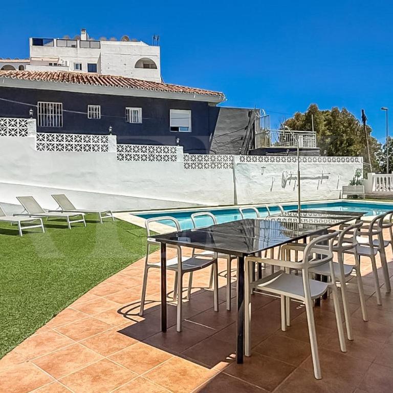 Relaxing Villa with Pool, Garden & Parking REMS - Villa - 34