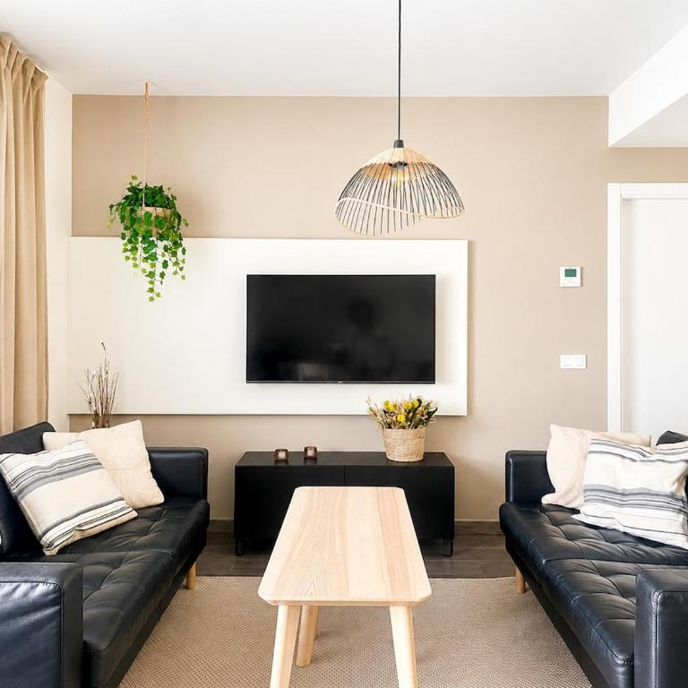 Modern 2Bed Estepona Apartment with Pool & Terrace - Apartamento de 2 dormitorios - 2