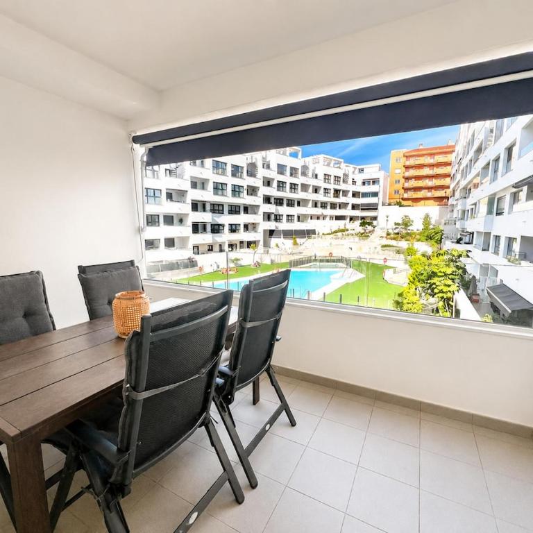 Modern 2Bed Estepona Apartment with Pool & Terrace - Apartamento de 2 dormitorios - 3