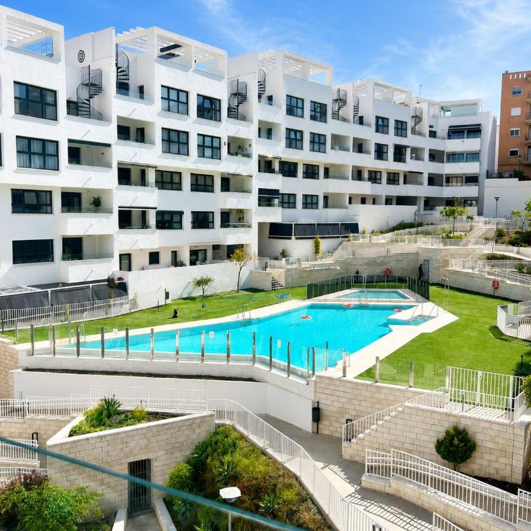 Modern 2Bed Estepona Apartment with Pool & Terrace - Apartamento de 2 dormitorios - 5