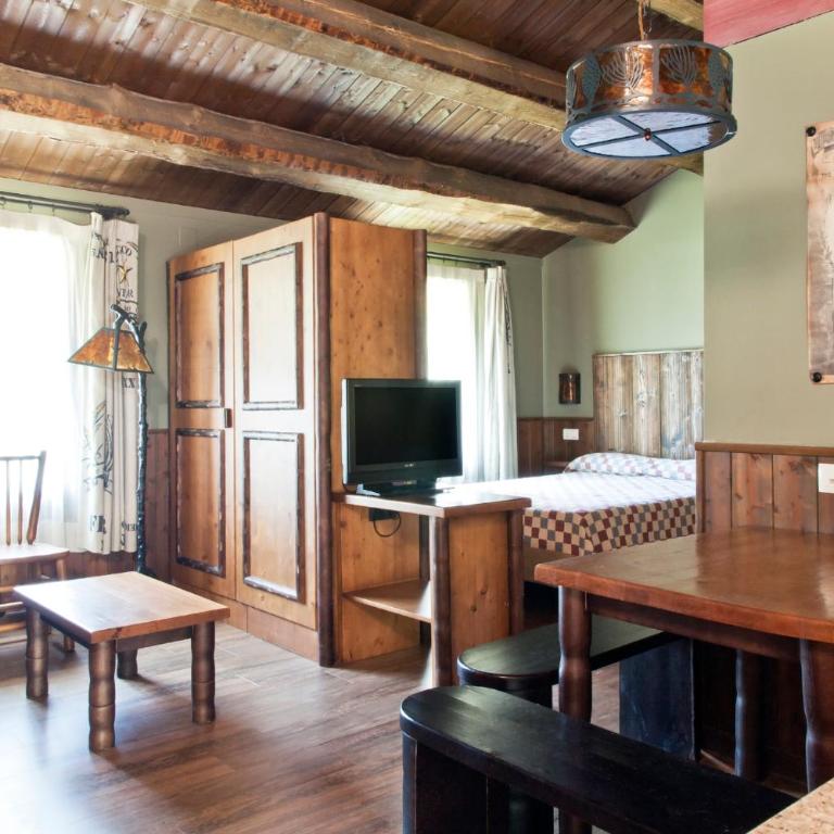 PortAventura Hotel Colorado Creek - Includes unlimited access to PortAventura Park & 1 access to Ferrari Land - Bungalow Familiar - 8